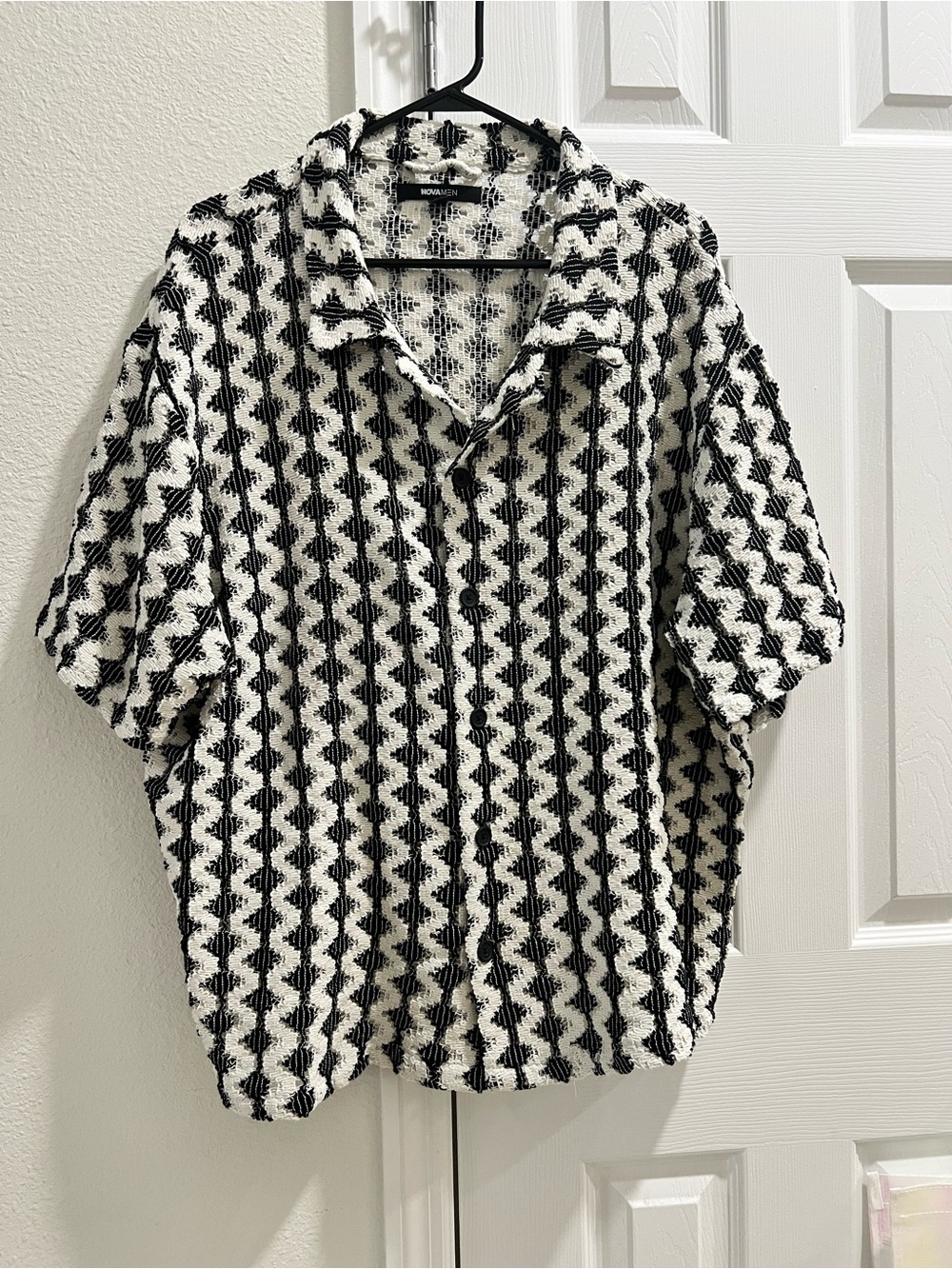 Fashion Nova Black & White Textured Short-Sleeve Button-Down Shirt